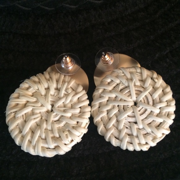 Lundwick Earrings - Picture 4 of 4